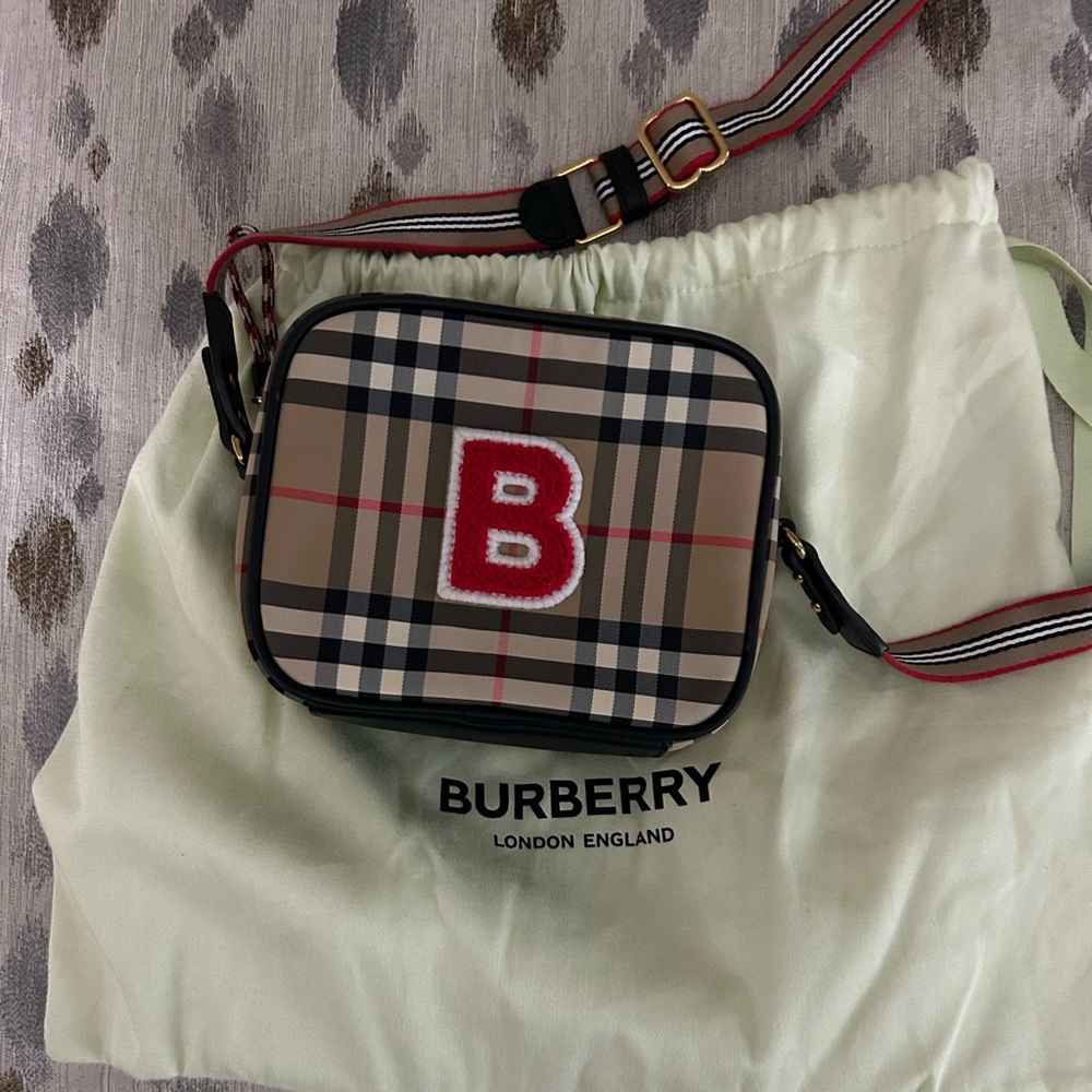Girls Burberry purse